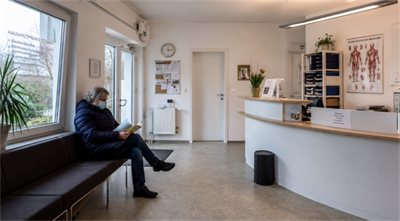 a small local clinic in Europe een kleine kliniek in Europa